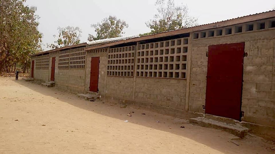 Les portes pour CEG Bouzalo